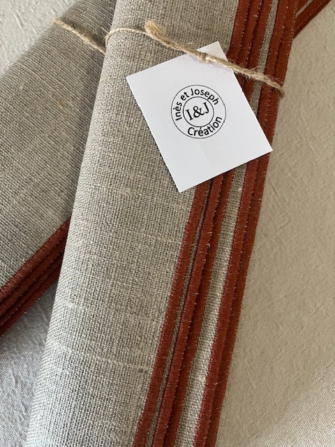 6 sets de table carrés en lin enduit - bord bordeaux