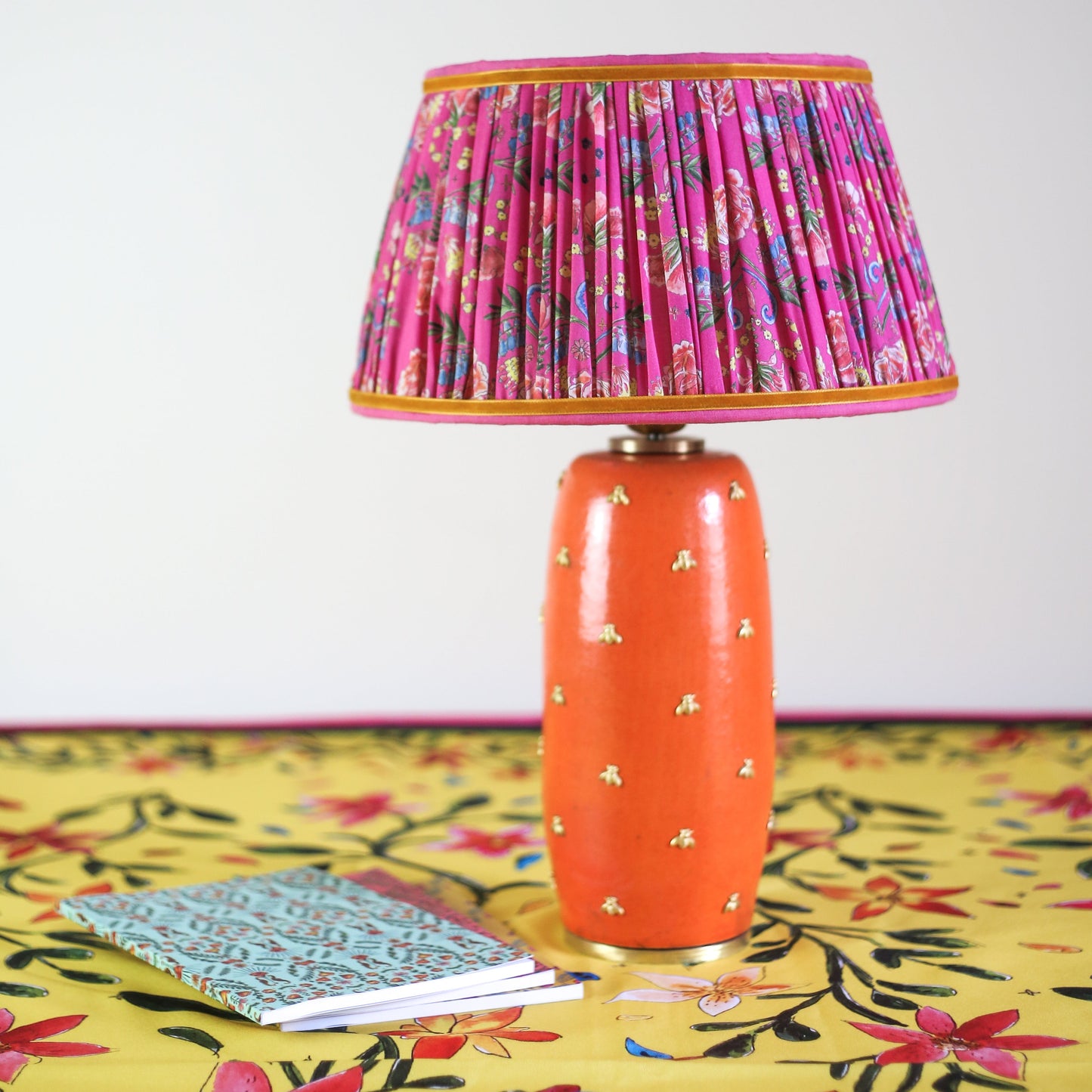Abat-jour tambour
– Rosace –
Fond rose
