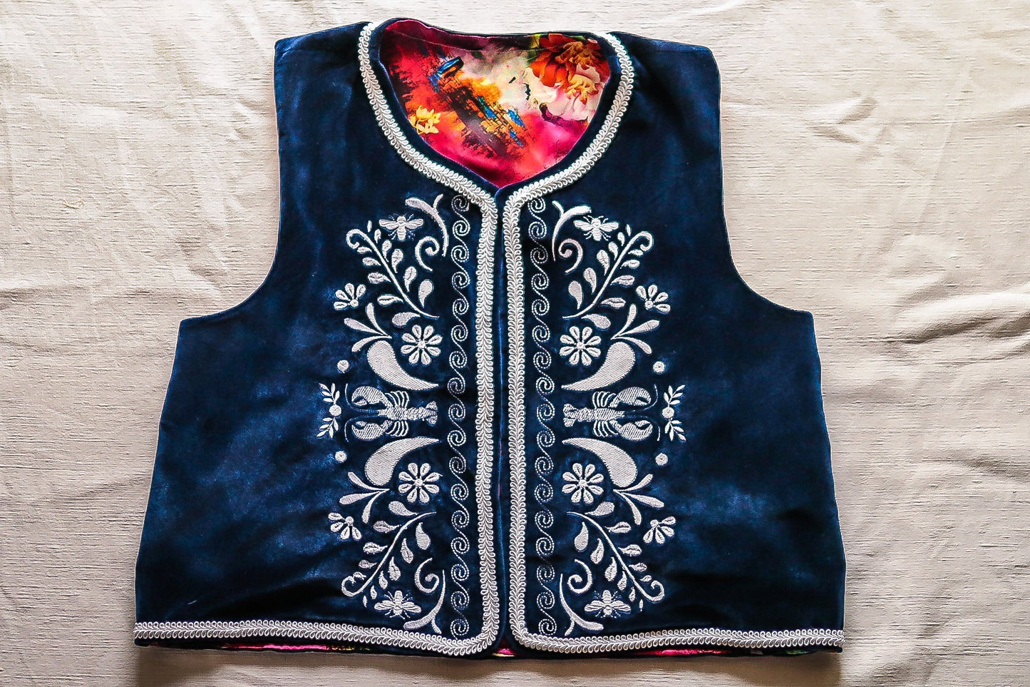 Cérithe, gilet brodé sans manches