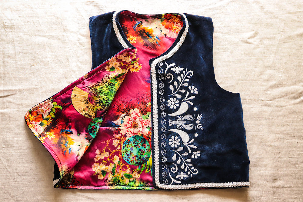 Cérithe, gilet brodé sans manches