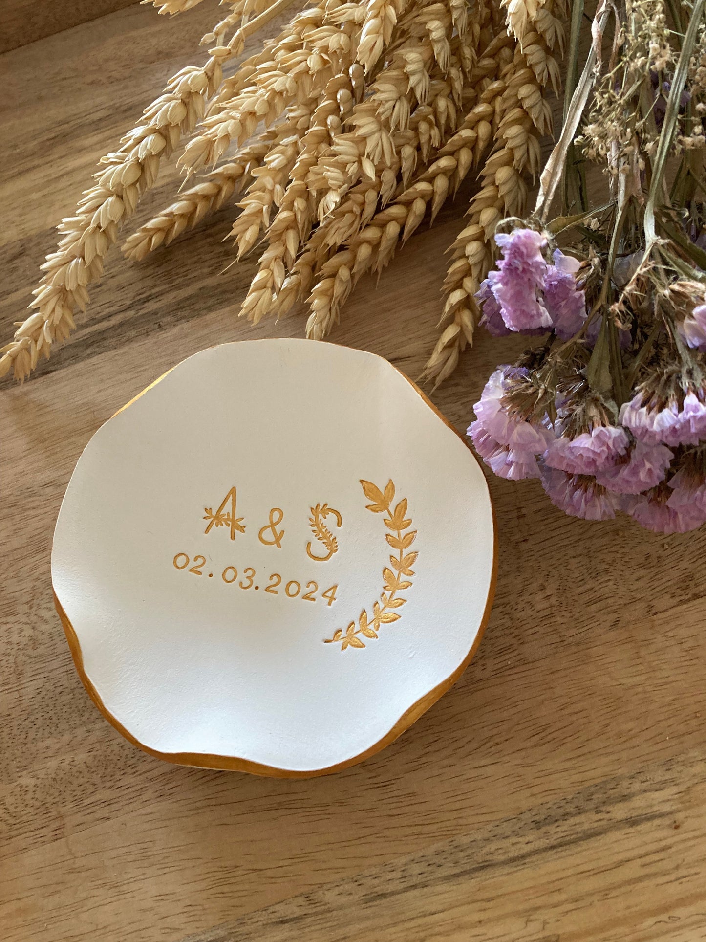 Coupelle à bijoux asymétrique initiale + date + motif