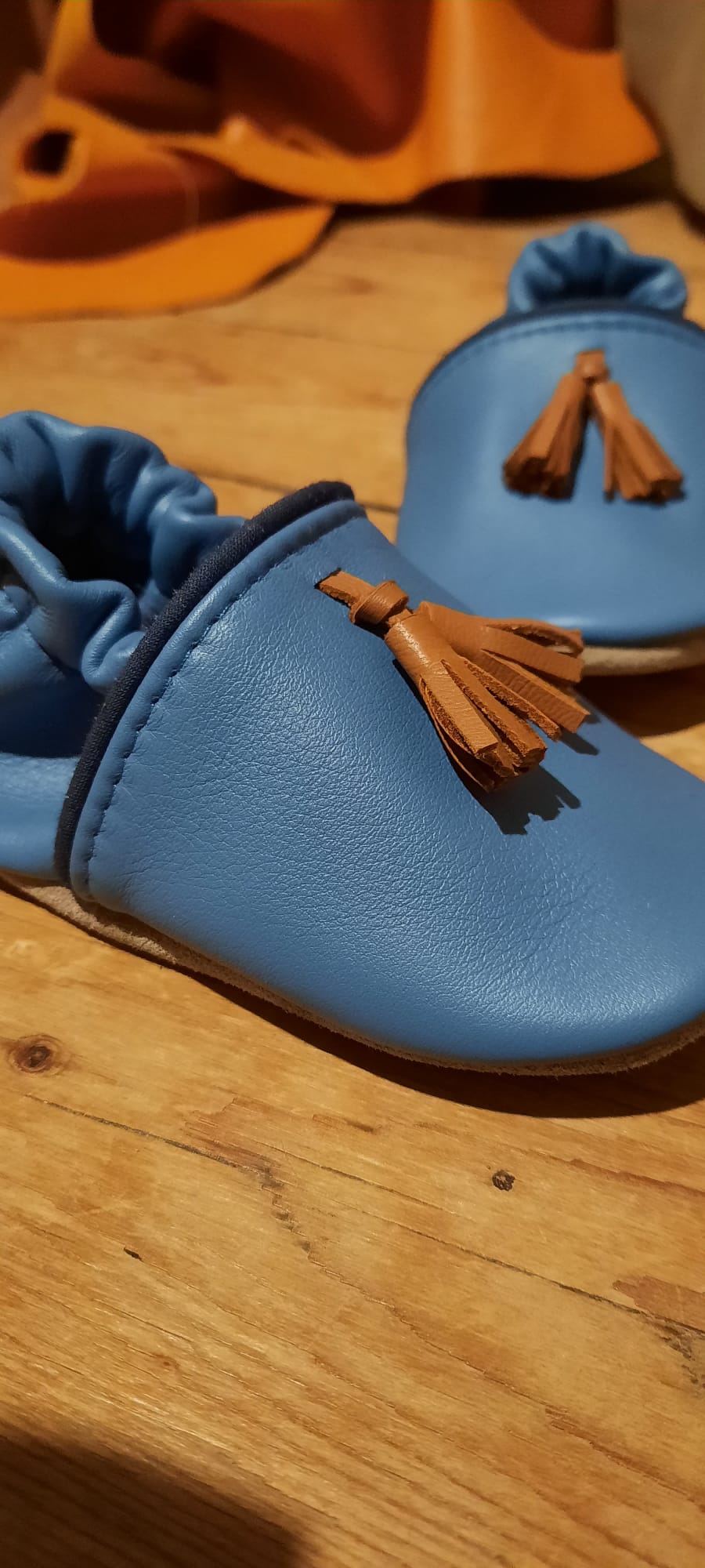 Chaussons souples en cuir pompons - 16 au 35