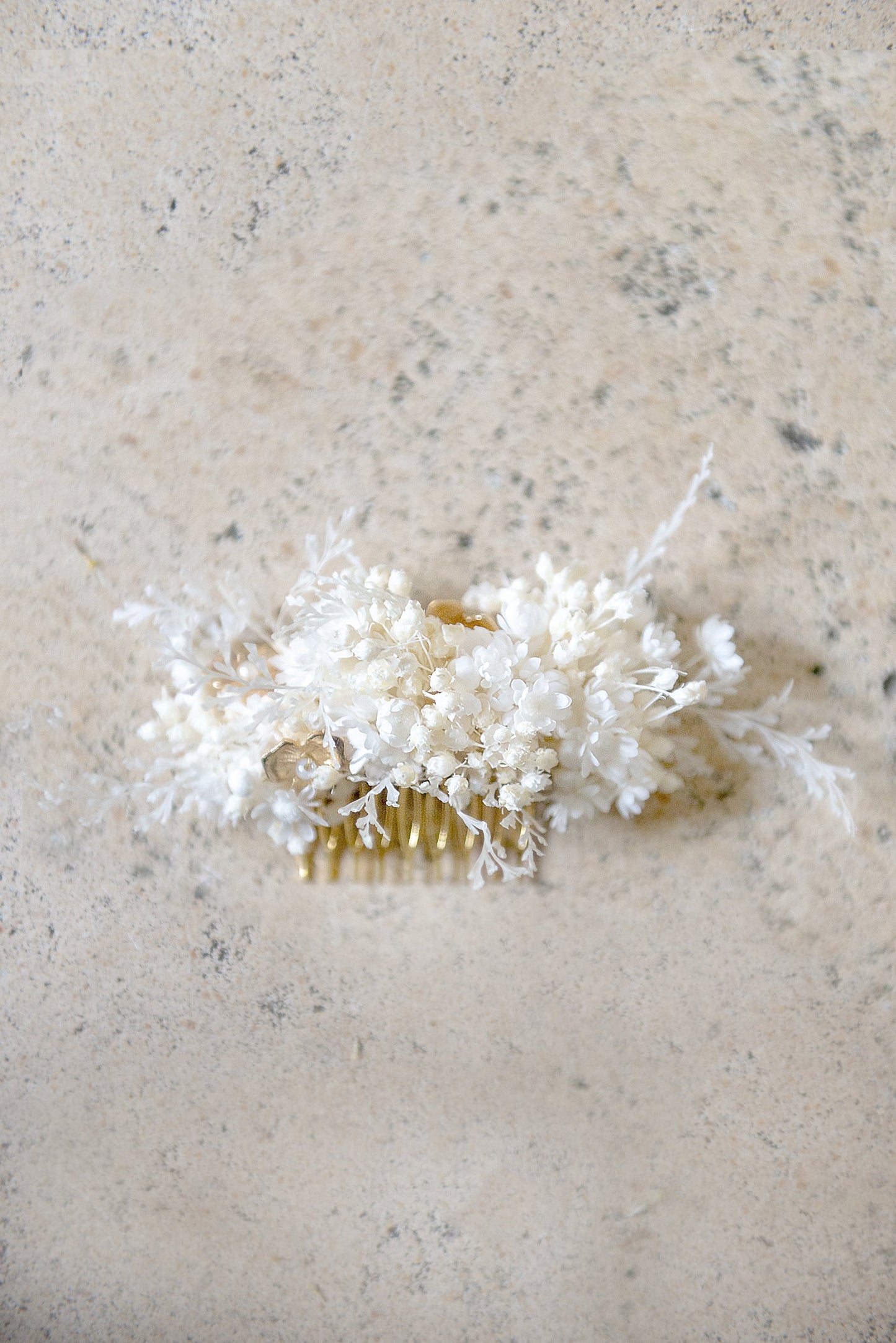 Peigne Belle mariée aux fleurs éternelles taille moyenne
