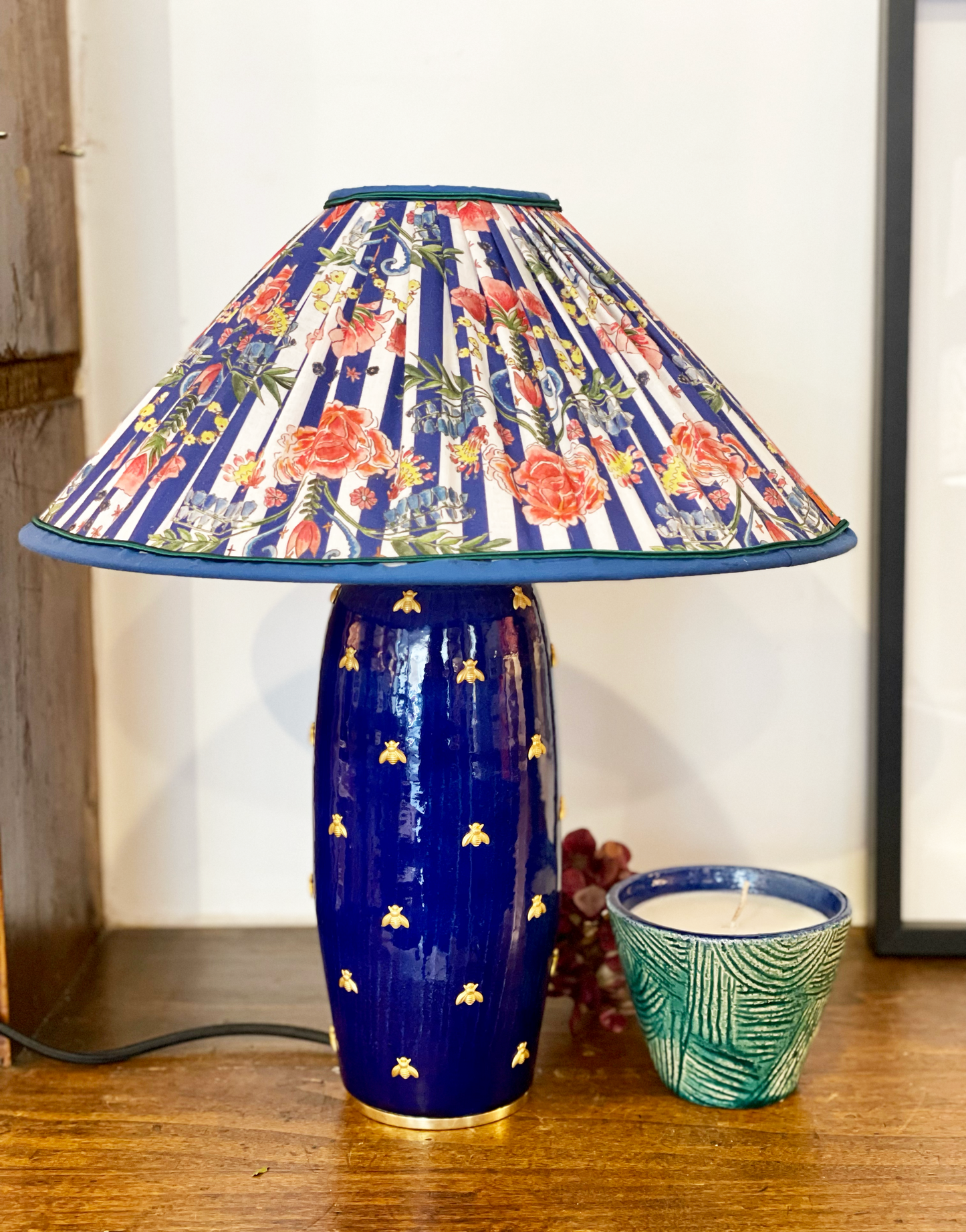 Pied de lampe céramique – Abeille – Bleu cobalt