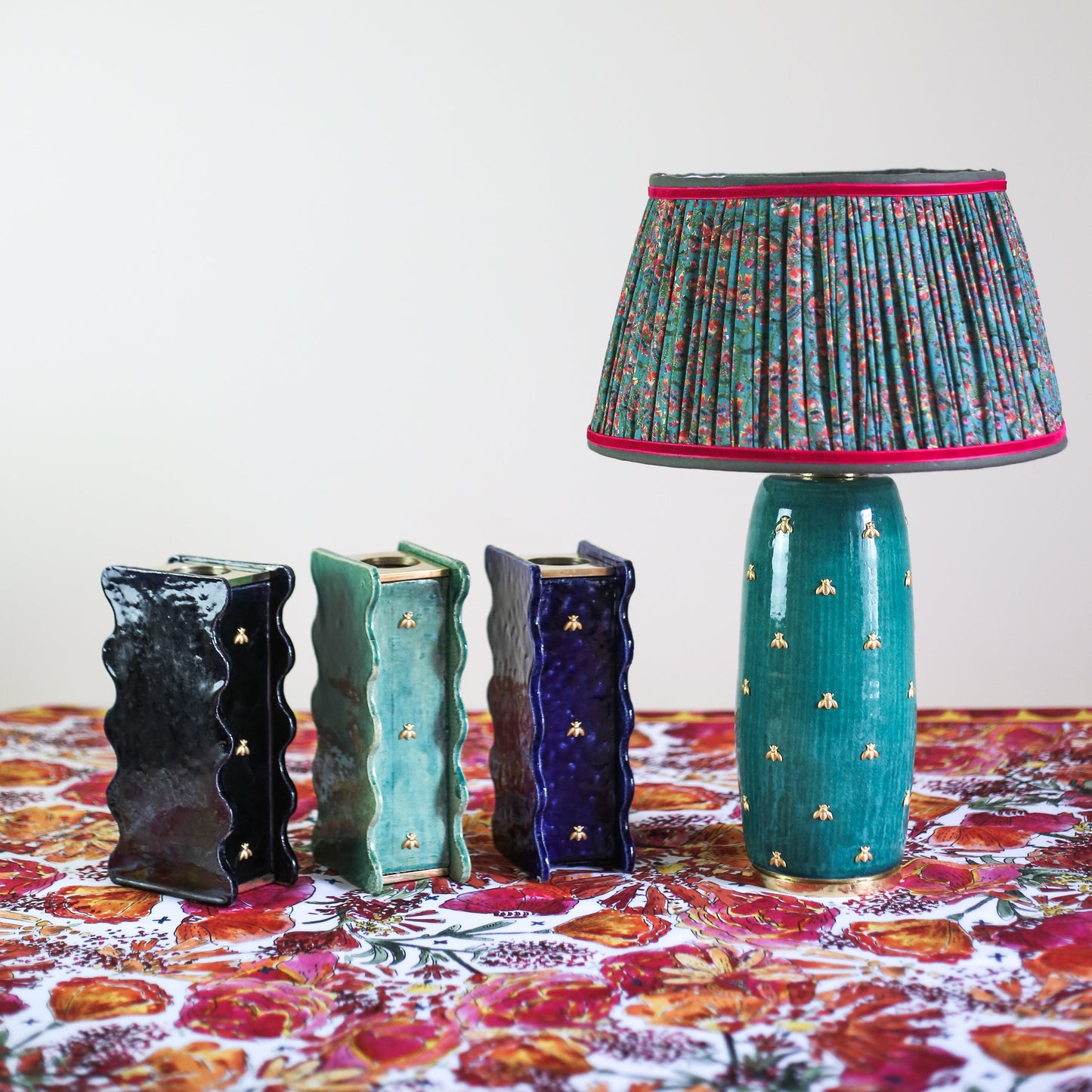 Pied de lampe céramique
– Abeille –
Bleu turquoise