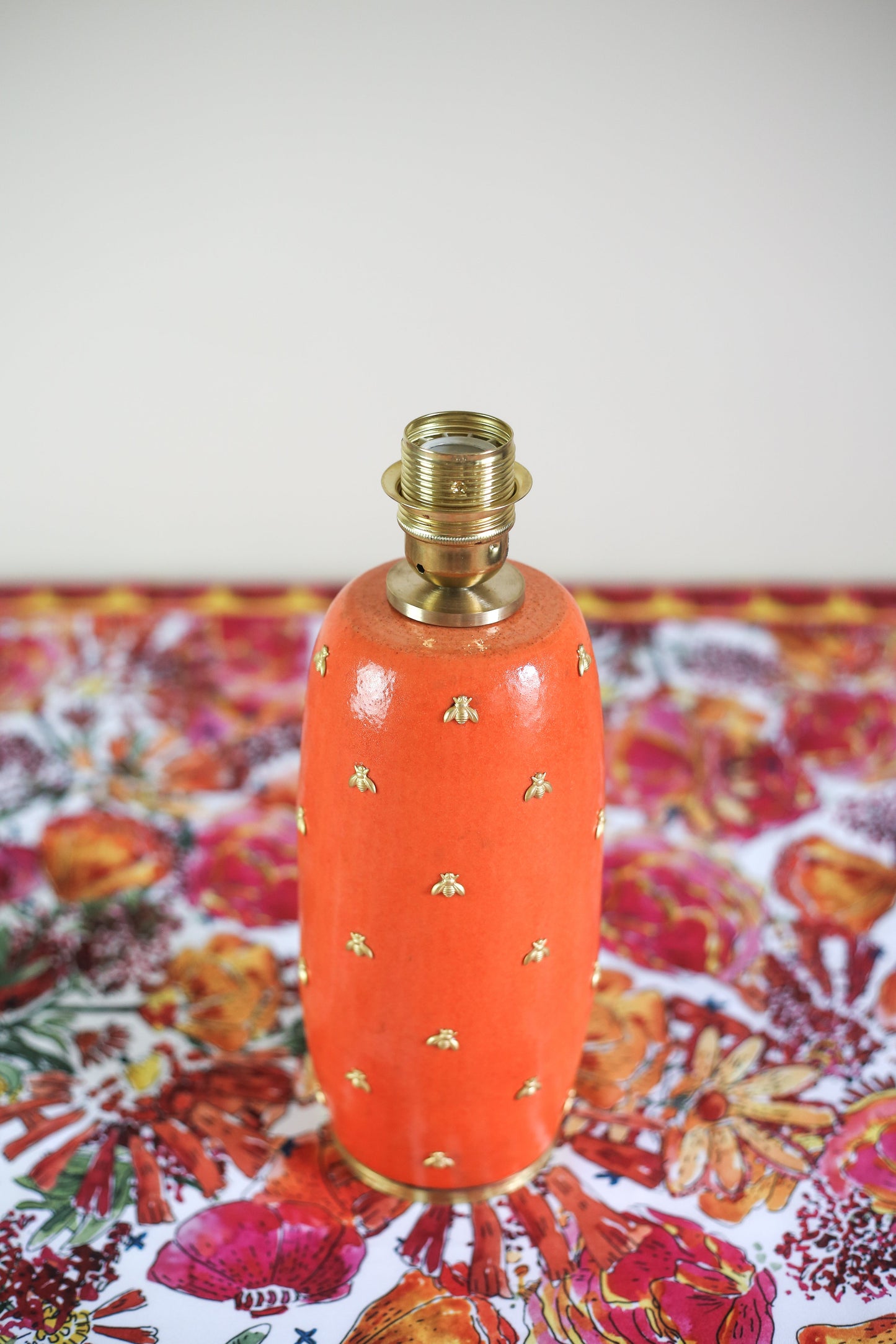 Pied de lampe céramique
– Abeille –
Orange