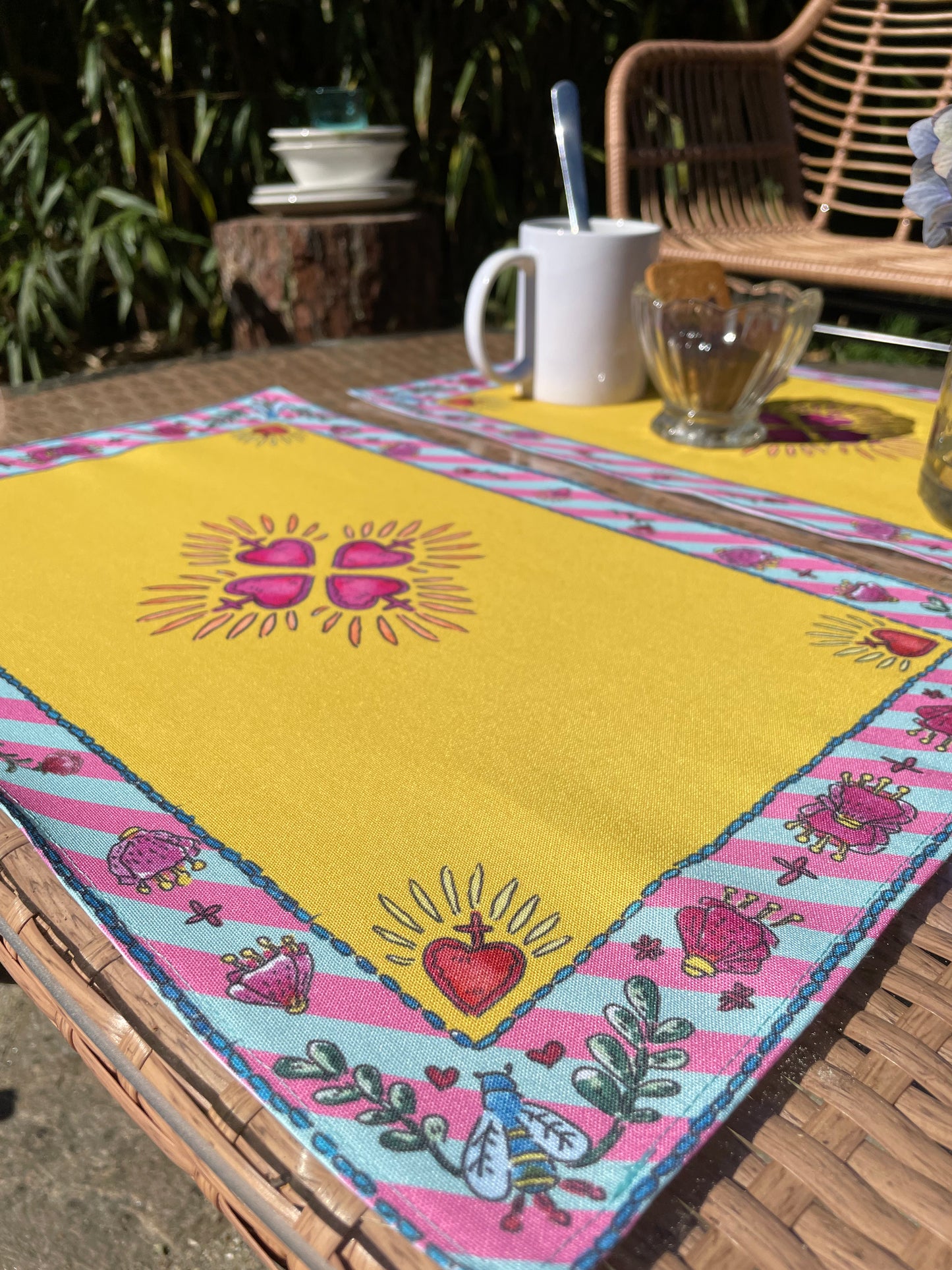 Sets de table – Tissu anti-tâches – Motifs cœur sacré – Fond uni Jaune –