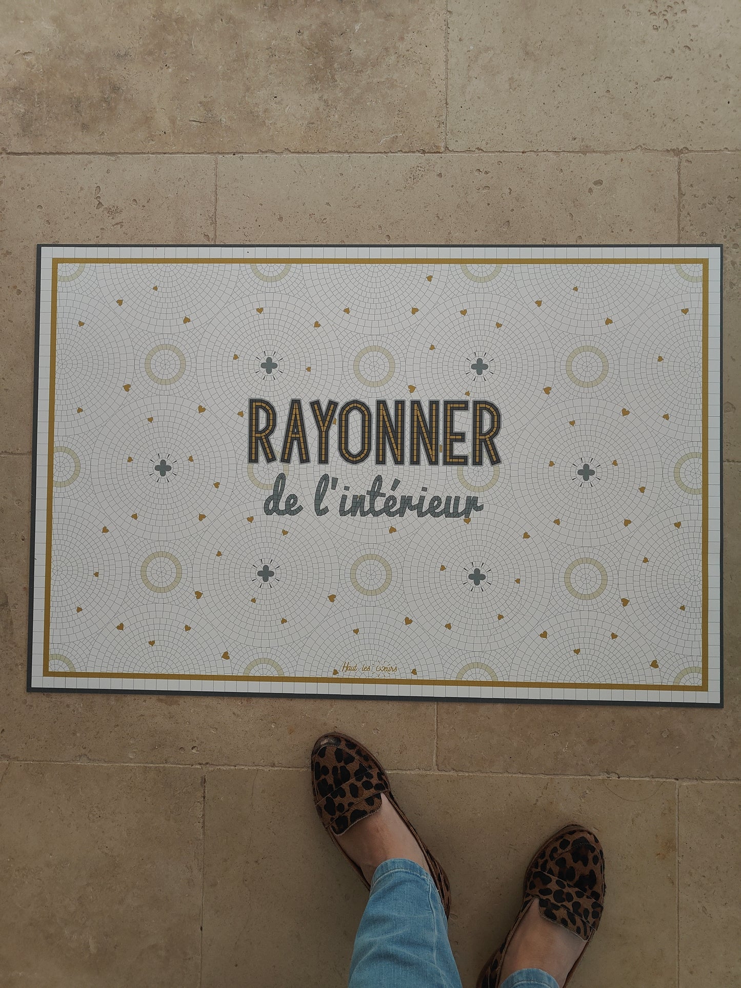 Tapis vinyle "Rayonner de l'intérieur" - doré