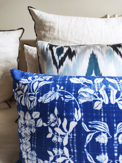 Housse de coussin Antic Blossom Outremer