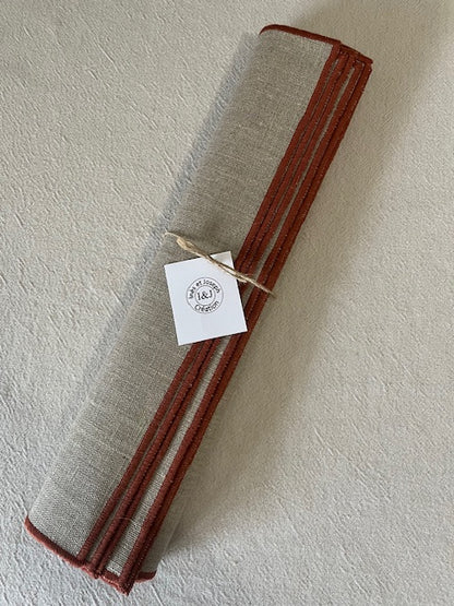 6 sets de table carrés en lin enduit - bord bordeaux