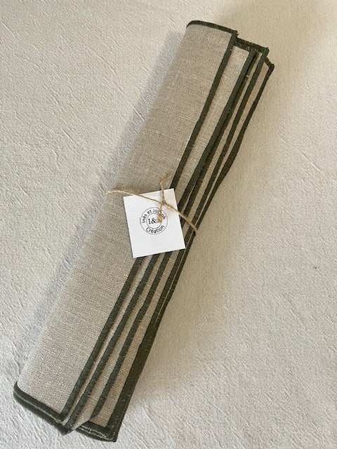 6 sets de table carrés en lin enduit - bord kaki foncé