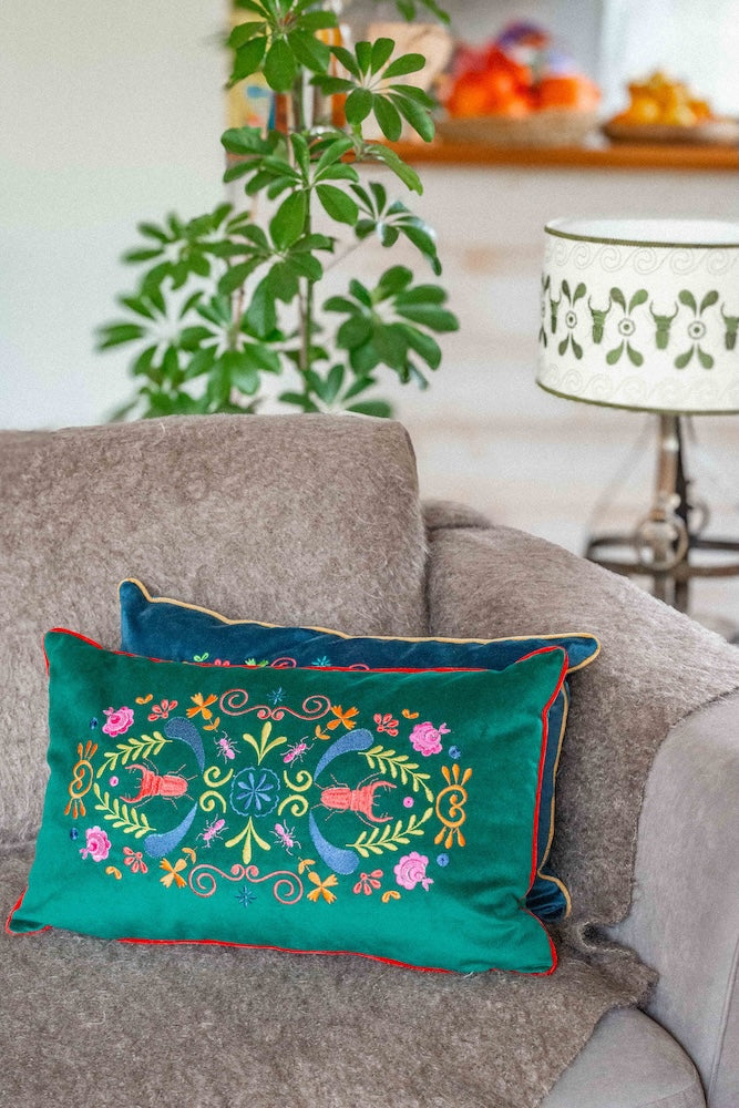 Coussin en velours vert