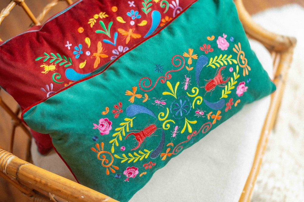 Coussin en velours vert