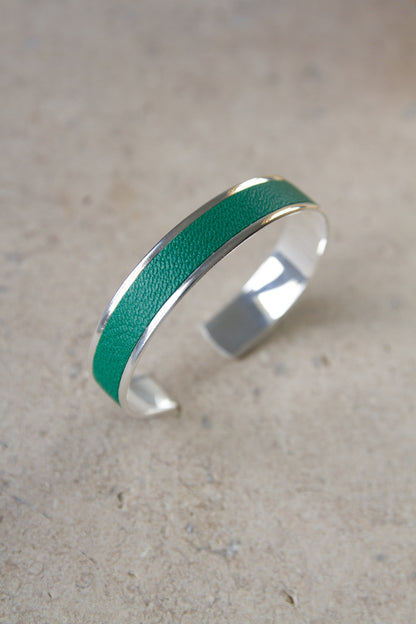 Bracelet en cuir de chèvre - artisanal émeraude finition argent