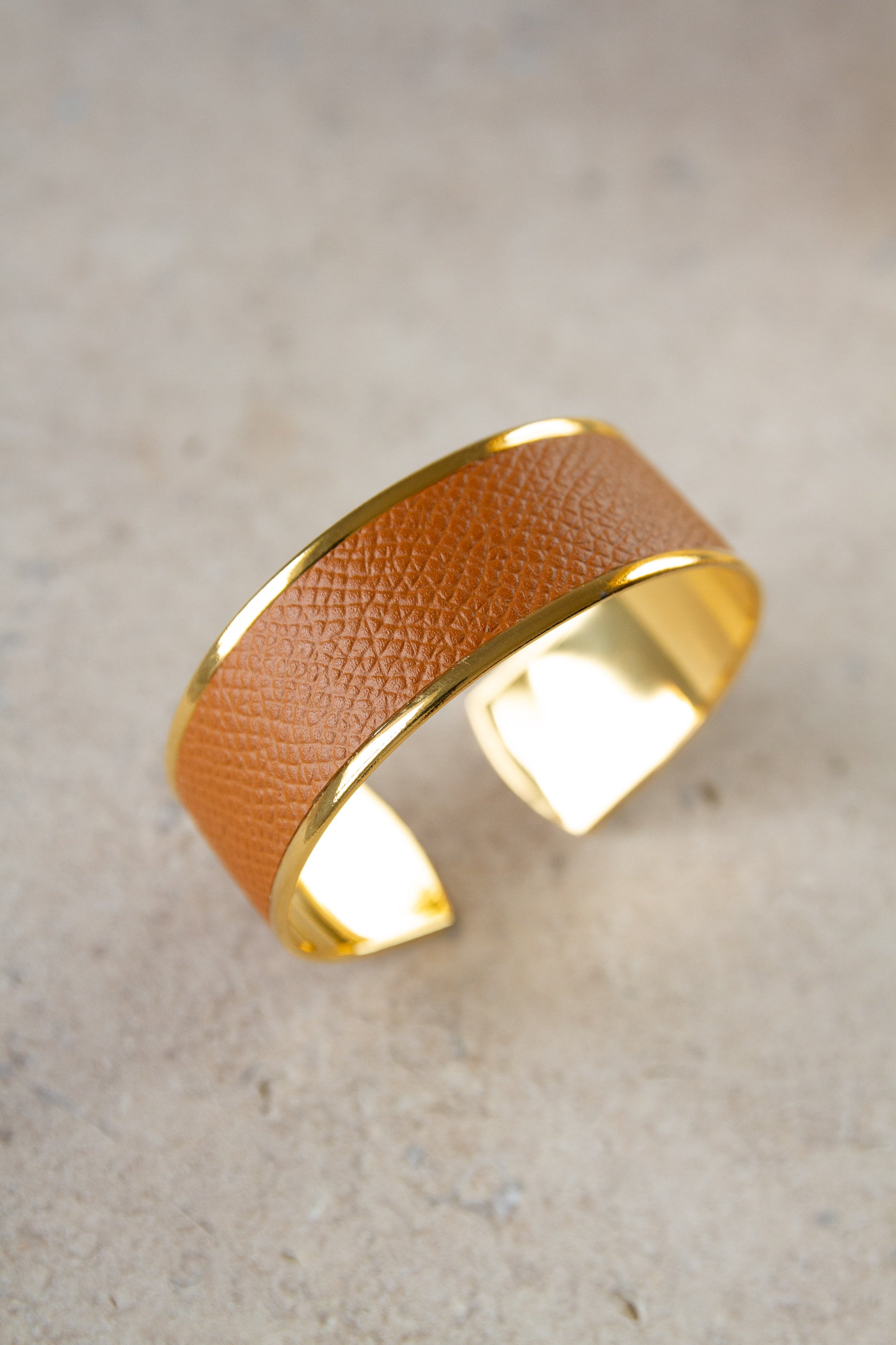 Bracelet en cuir de veau - artisanal modèle saint Honoré camel finition or 