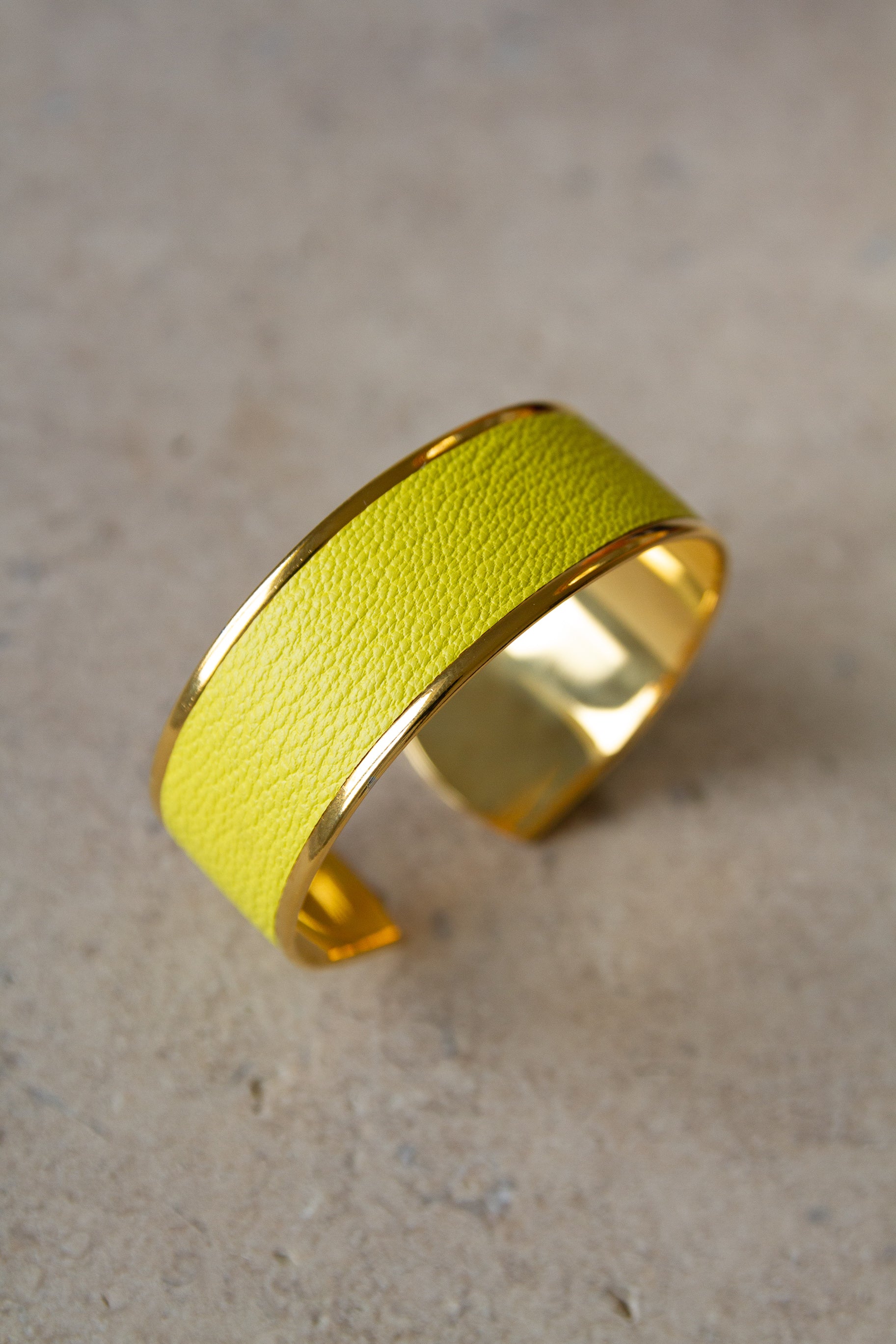 Bracelet en cuir de chèvre - artisanal jaune fluo finition or