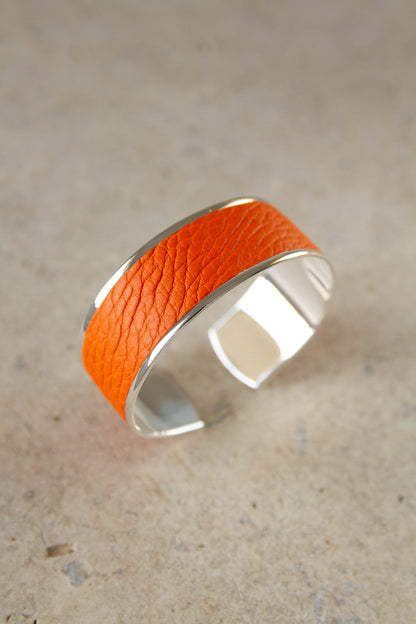 Bracelet en cuir de taurillon - artisanal modèle saint Honoré orange finition argent