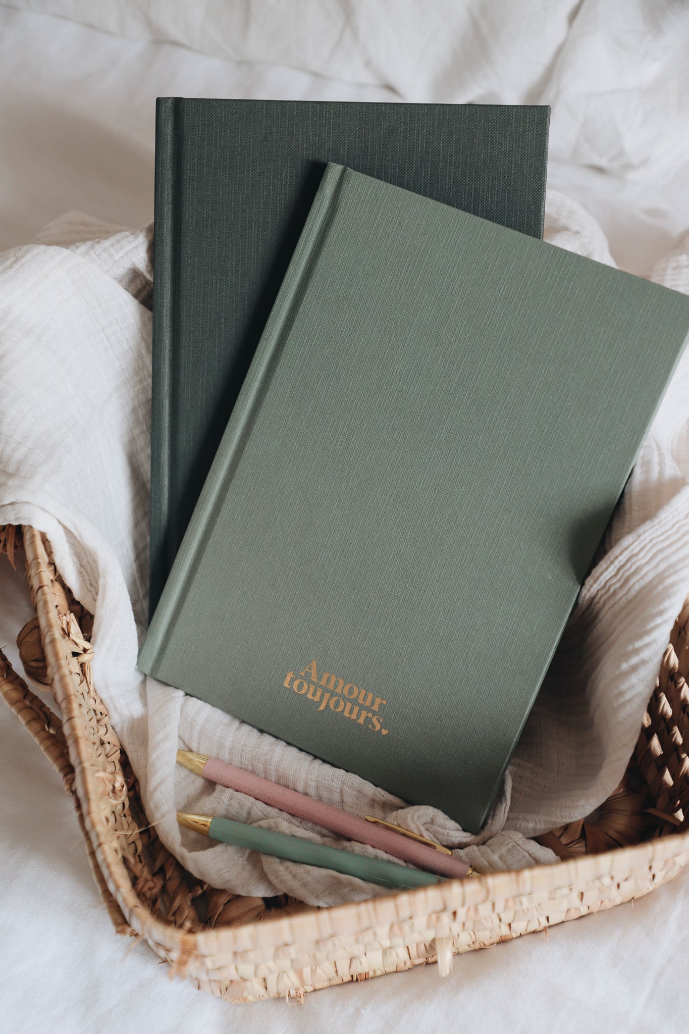 6 rendez-vous dans ce carnet Amour Toujours, guide pratique pour maintenir l’amour après la naissance.