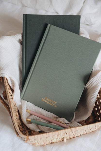 6 rendez-vous dans ce carnet Amour Toujours, guide pratique pour maintenir l’amour après la naissance.