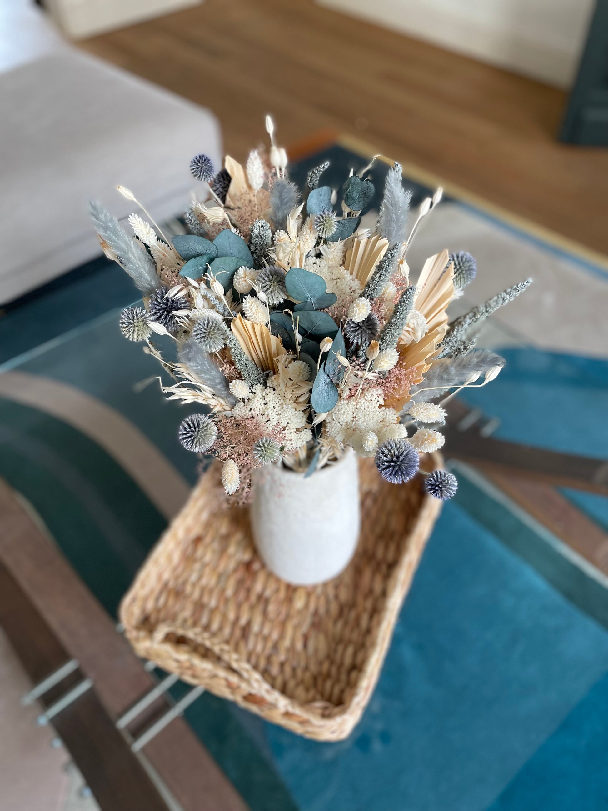 Composition florale Ciel bas – bouquet de fleurs séchées, travail artisanal français