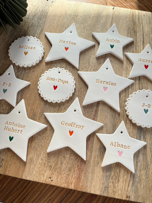 Etoiles et médaillons personnalisables en argile 