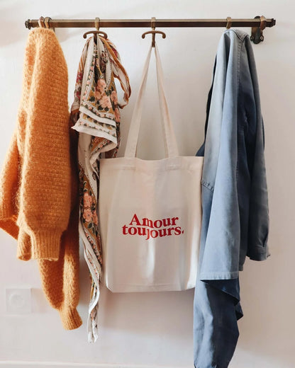Tote bag Amour Toujours en coton recyclé, inclus dans la Box Amour Toujours.