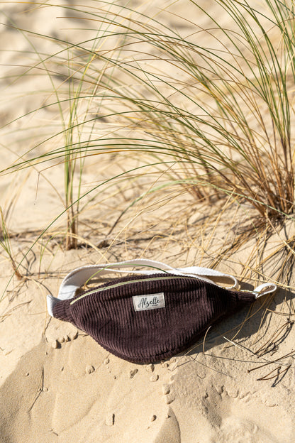 Banane en velours marron