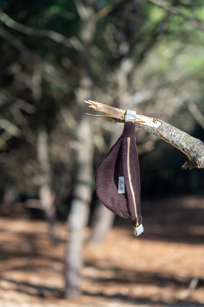 Banane en velours marron