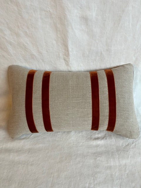 Coussin en lin - bande de velours écureuil