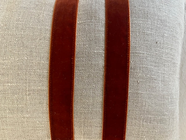 Coussin en lin - bande de velours écureuil