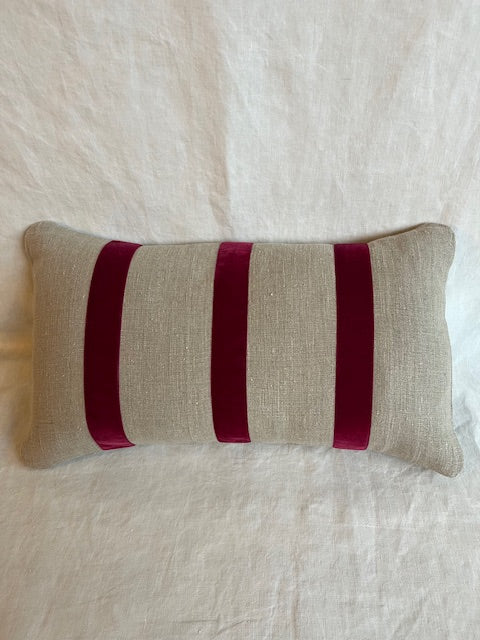 Coussin en lin - bande de velours framboise