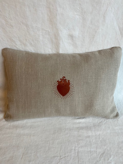Grand coussin en lin brodé d'un ex voto écureuil