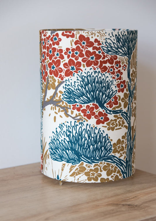 Lampe sur pieds en tissu - motifs végétaux